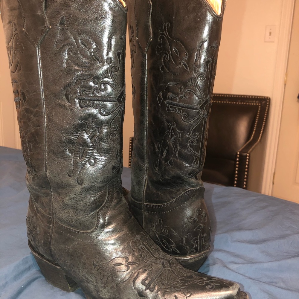 Black cowboy boots